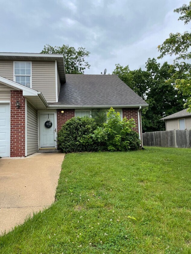 Foto principal - 1591-1593 N Doulton Dr