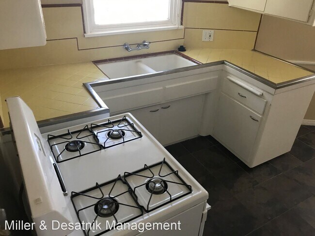 Foto del edificio - 400-404 Landfair Ave
