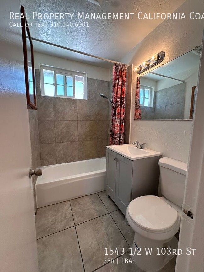 Building Photo - 3 Bedroom 1 Bath (Upstairs) with Laundry H...