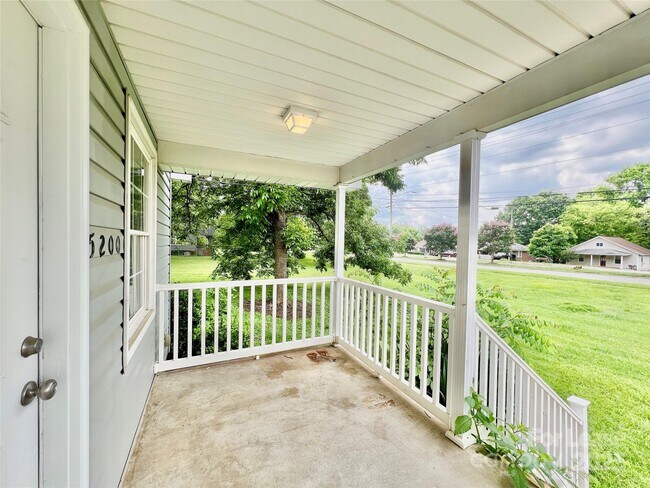 Foto del edificio - 5200 Statesville Rd