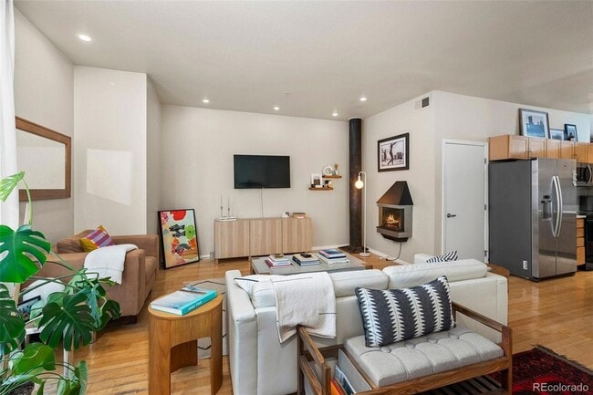 Foto del edificio - 3225 Blake St