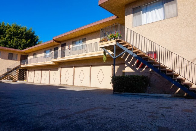 Foto del edificio - 20329-20335 Denker Ave