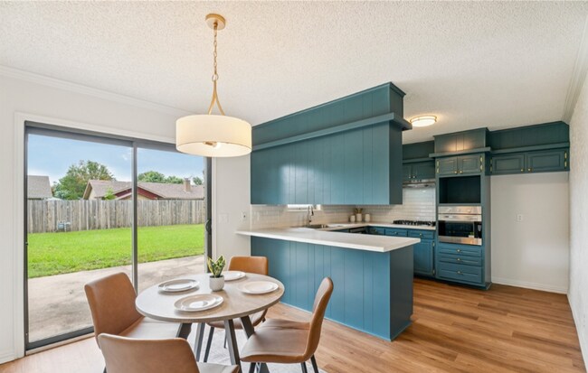 Foto del edificio - 3 Bed / 2 Bath in Central Tulsa!