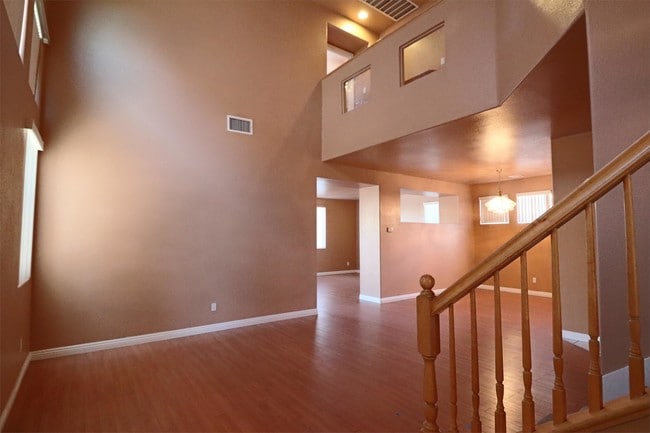 Building Photo - 8812 Sierra Linda Dr