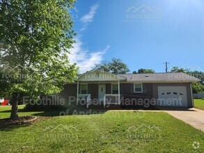 Building Photo - 211 Brady Cir