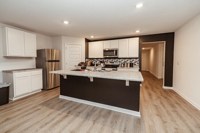 Building Photo - 6719 Sarah Ann Way
