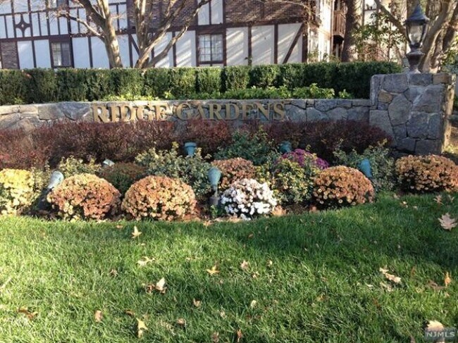 Foto del edificio - 2010 Hawthorne Ln