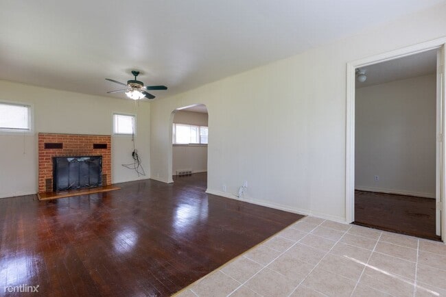 Building Photo - 2 br, 1 bath House - 100 Marion Ave 100 Ma...