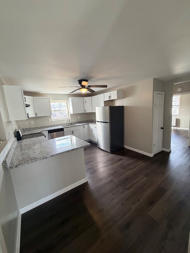 Building Photo - 5 E Green St