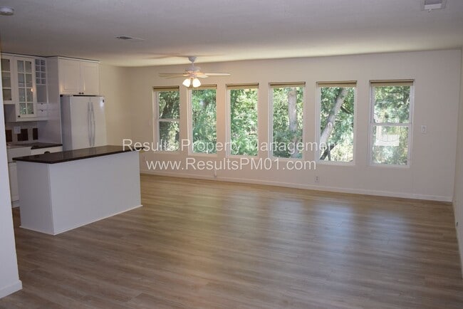 Building Photo - Cozy Two-Story Duplex