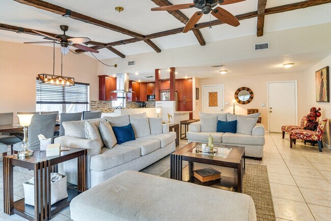 Building Photo - 2843 Meadow Wood Dr