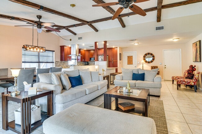 Building Photo - 2843 Meadow Wood Dr