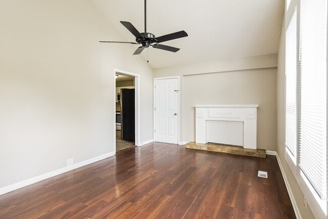 Building Photo - 3248 Larabee Ln