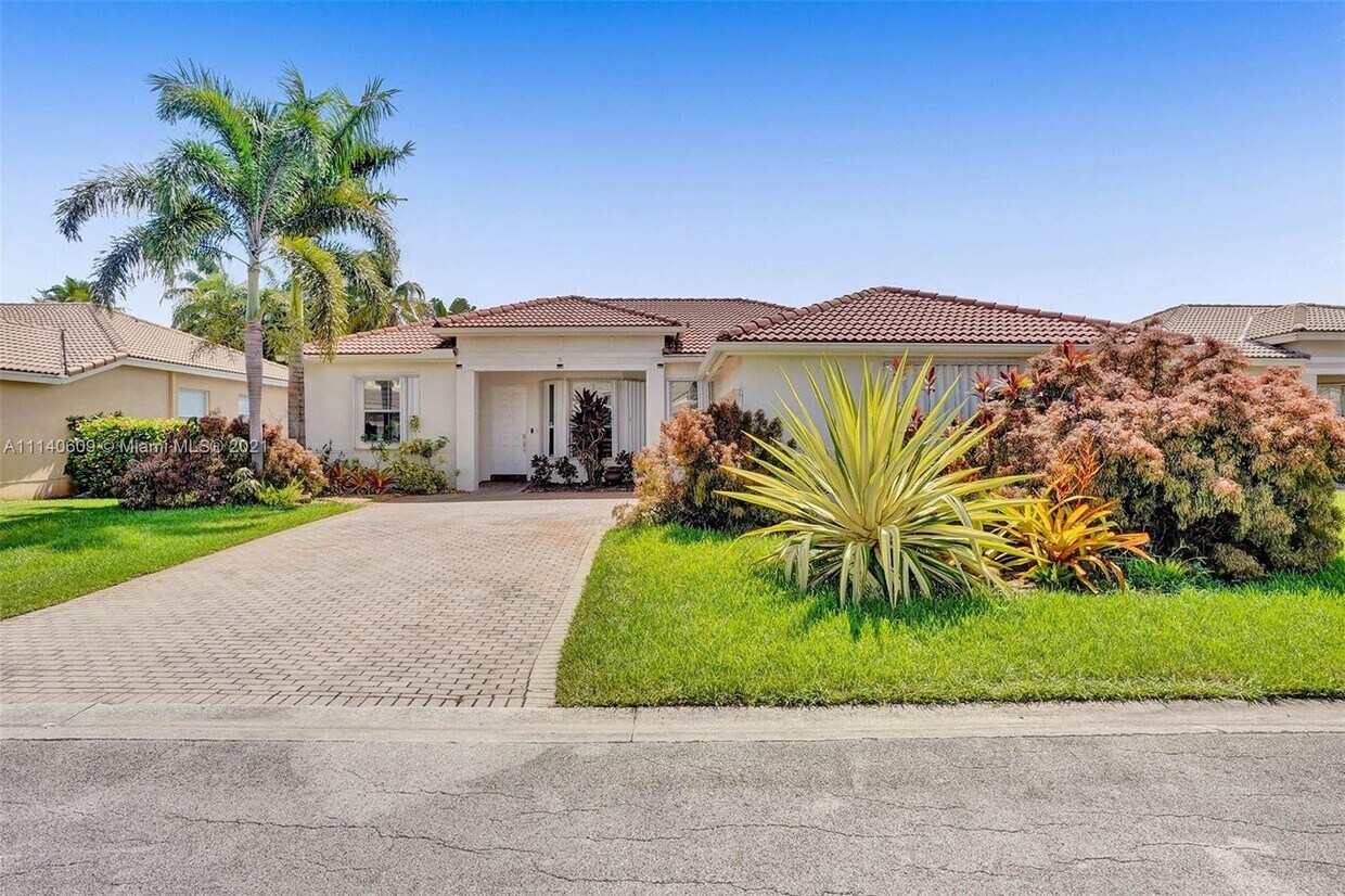 Primary Photo - 5360 SW 32nd Way