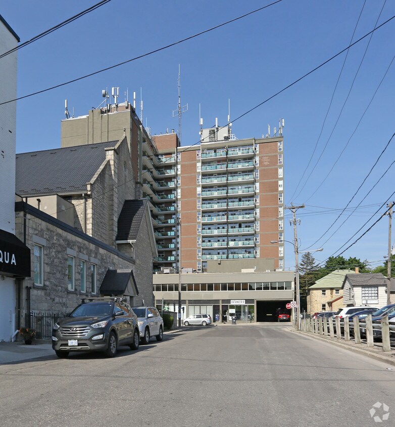 Park Mall Apartments 2 Quebec St Guelph, ON