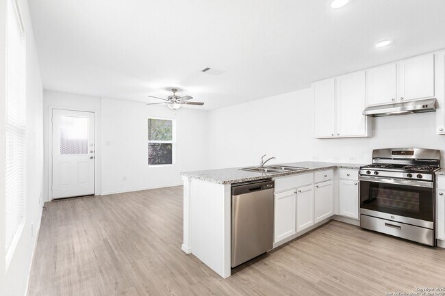 Foto del edificio - Charming Home Awaits: Spacious & Modern Living in a Prime Location