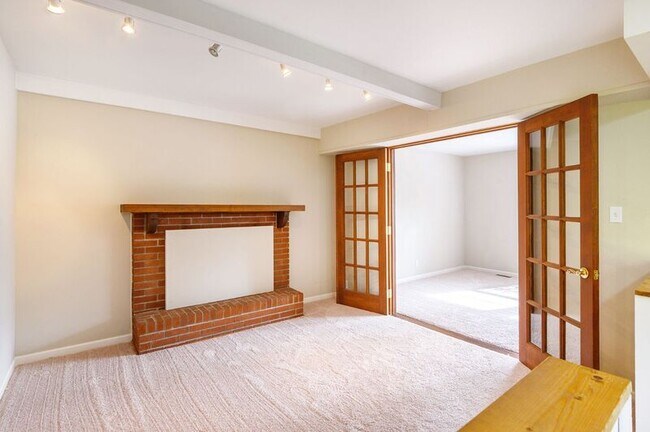 Foto del edificio - 6162 W Court St