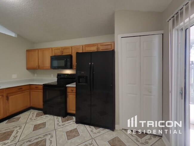 Foto del edificio - 7227 Lawn Tennis Ln