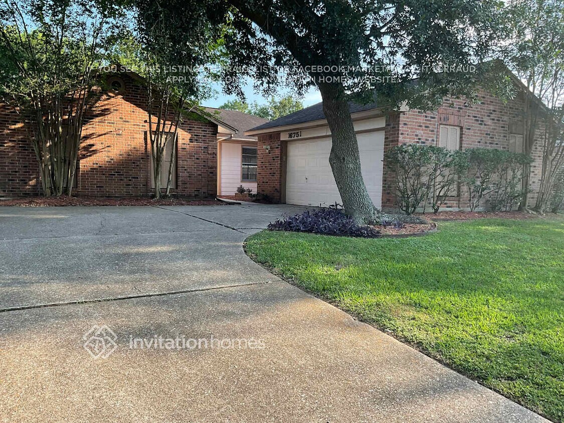 Foto principal - 16751 Summer Dawn Ln