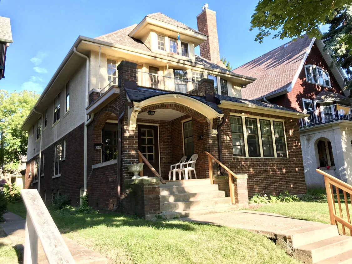 Primary Photo - 3022 N Farwell Ave