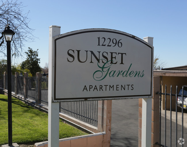 Foto del edificio - Sunset Gardens Apartments