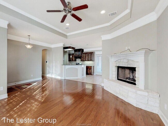 Building Photo - 3 br, 2.5 bath House - 2707 Hickory Ct
