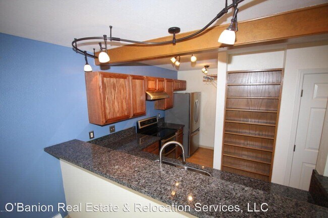 Building Photo - 2 br, 1.5 bath House - 2841 Baxter Rd. #4D