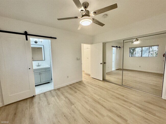 Foto del edificio - 2 br, 2 bath Triplex - 906 Harkness Lane C