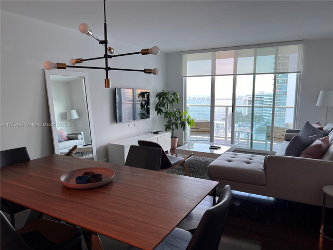 Building Photo - 1155 Brickell Bay Dr