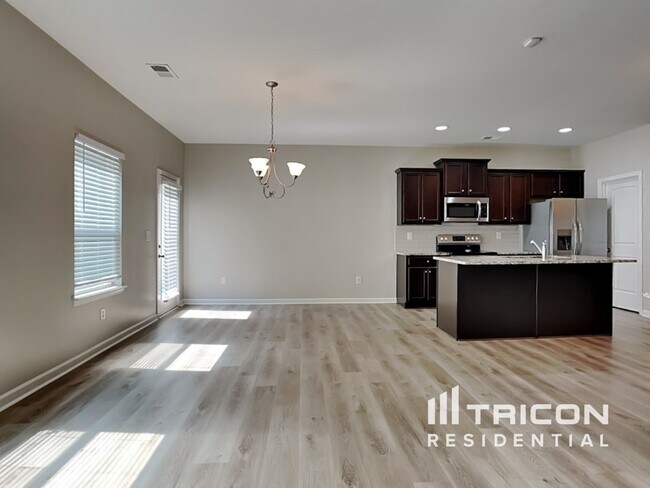 Building Photo - 4474 Ravenwood Drive Union City GA