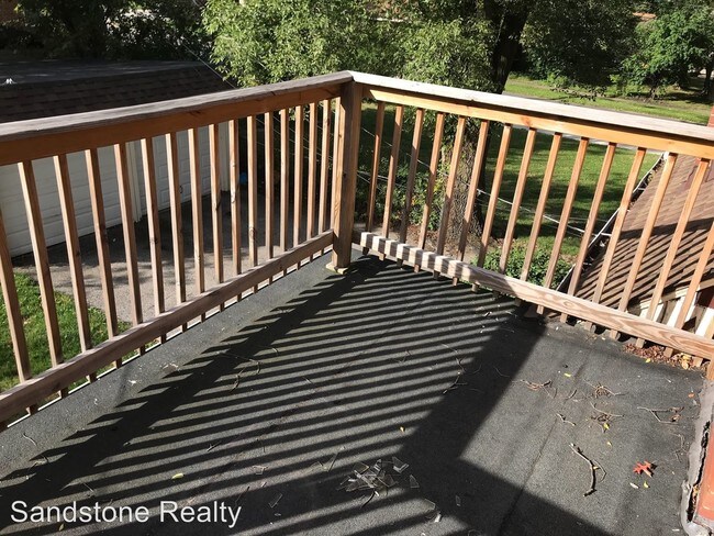 Building Photo - 4 br, 2.5 bath House - 3582 Raymont Blvd