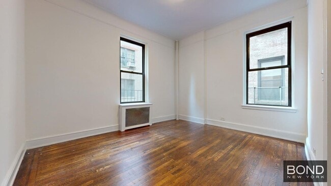Building Photo - 106 E 81st St