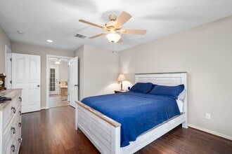 Building Photo - 2 Amber Fire Pl