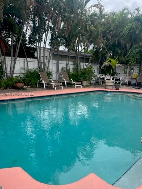 Building Photo - 2410 Thomas St