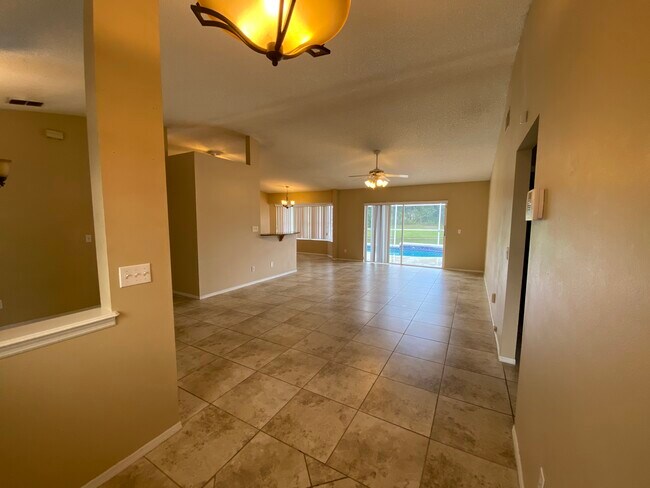 Building Photo - 4712 Windwood Dr