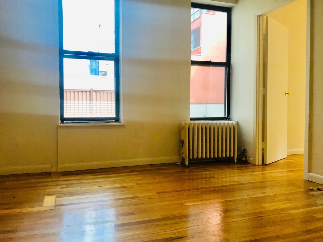 Primary Photo - 325 W 46th St