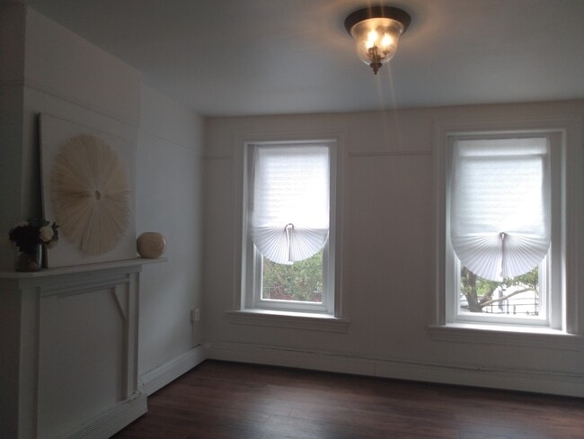 Bedroom #1 - 115 Stone St