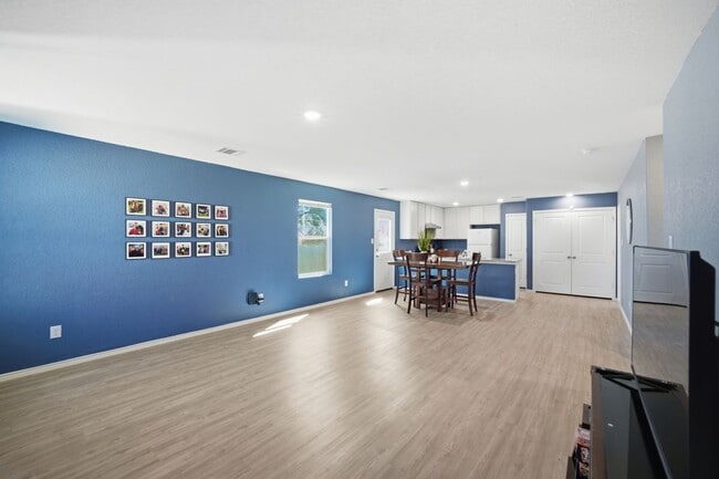 Building Photo - 14734 Saw Ml