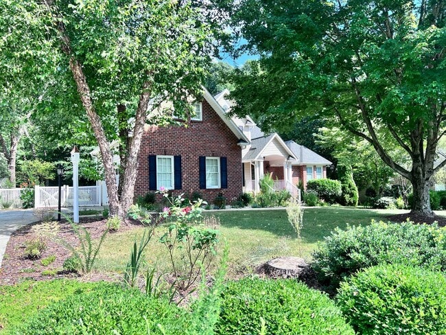 Building Photo - For Rent Clemmons!!