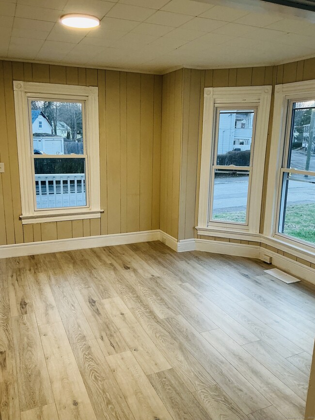 Building Photo - 112 Brookside Ave
