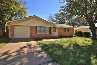 Building Photo - 1301 Mimosa Dr