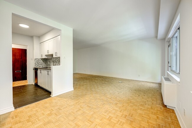 Building Photo - 4555 Av. Bonavista