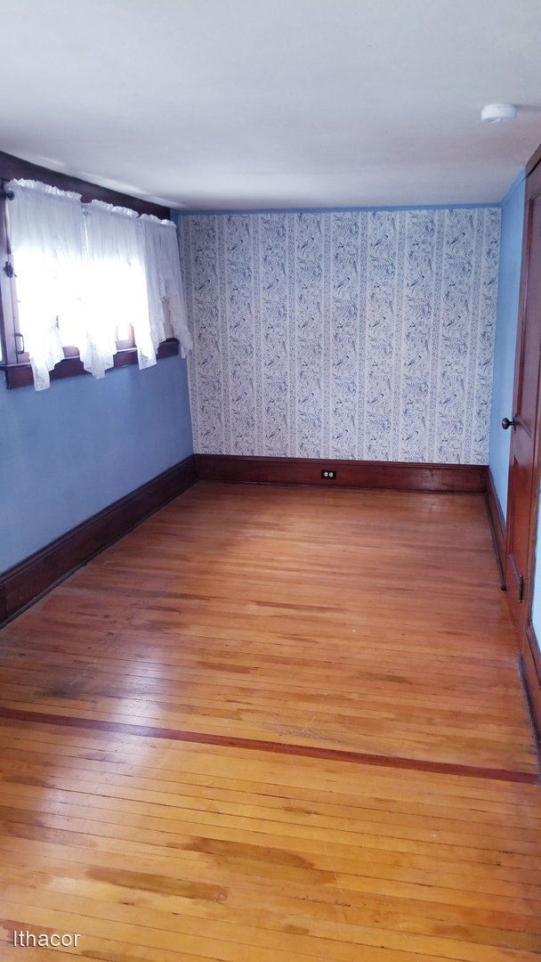Foto del edificio - 4 br, 1.5 bath House - 15 Broadway Ave
