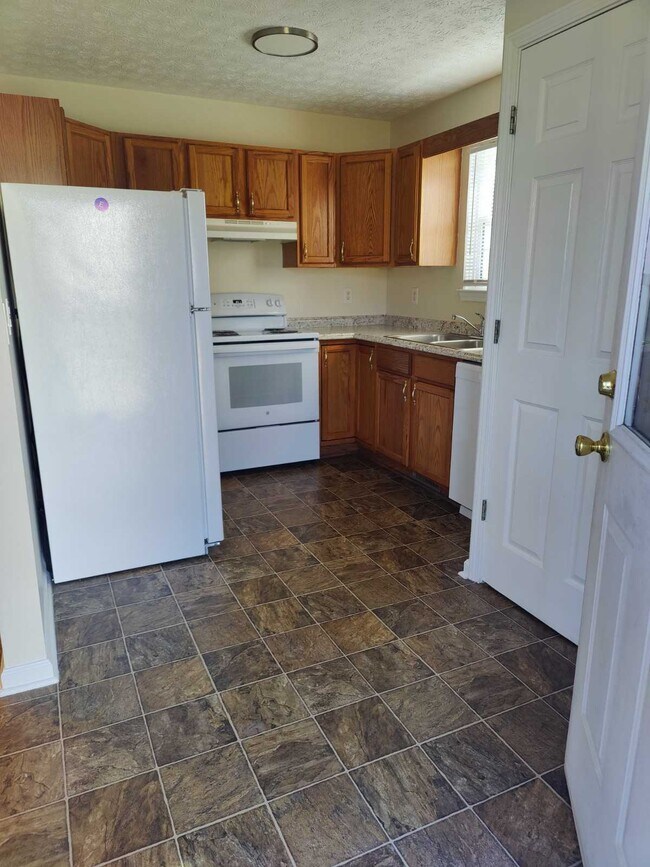 114 Drew Brooke Dr Unit B, Franklin, KY 42134 Apartments in Franklin