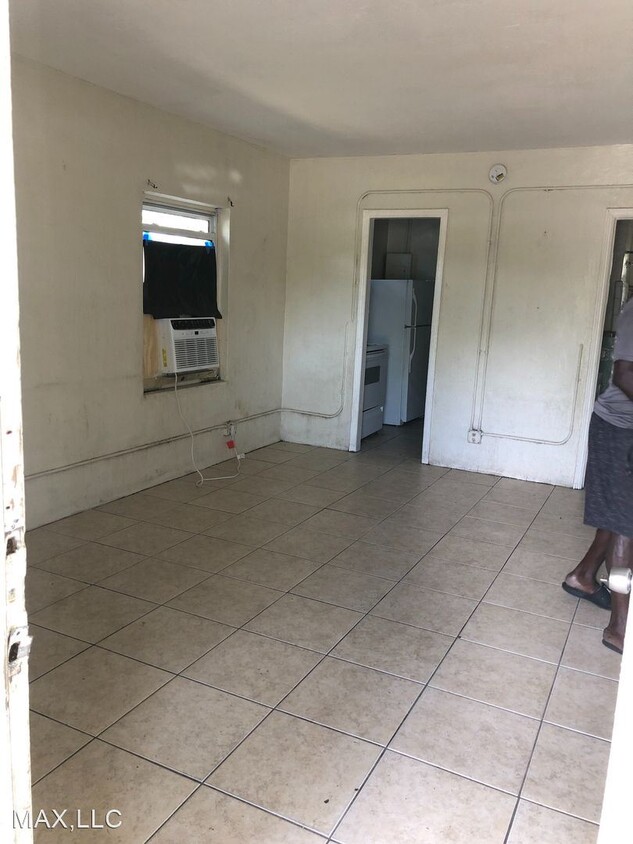 Building Photo - 2 br, 1 bath House - 1305 NW 4 ST