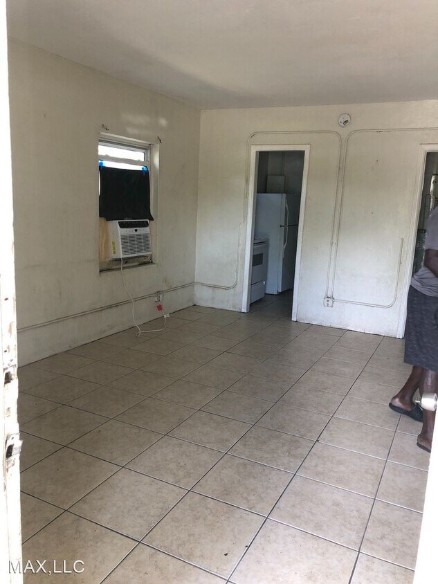 Foto del edificio - 2 br, 1 bath House - 1305 NW 4 ST