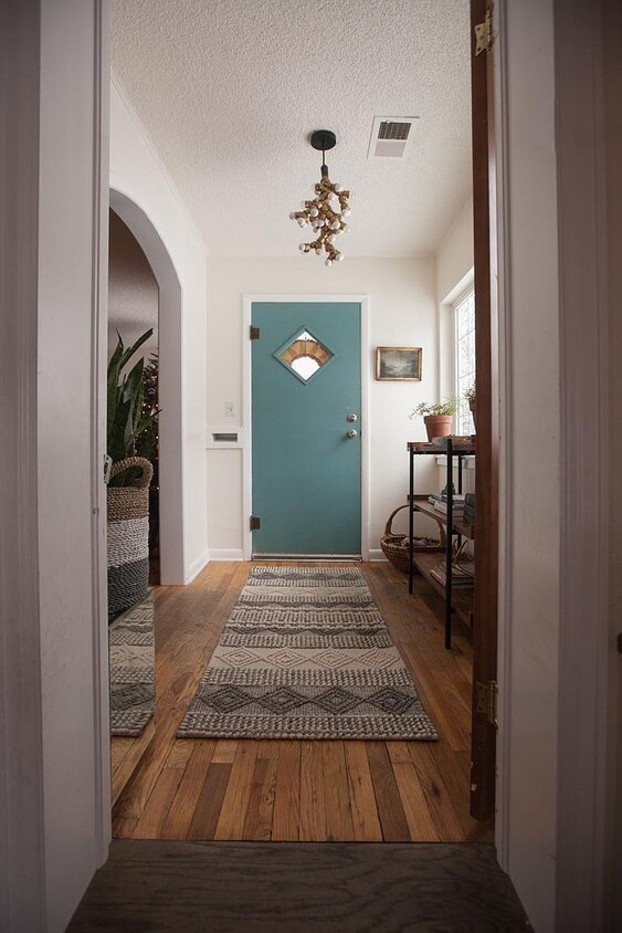 Primary Photo - 1144 W Myrtle St