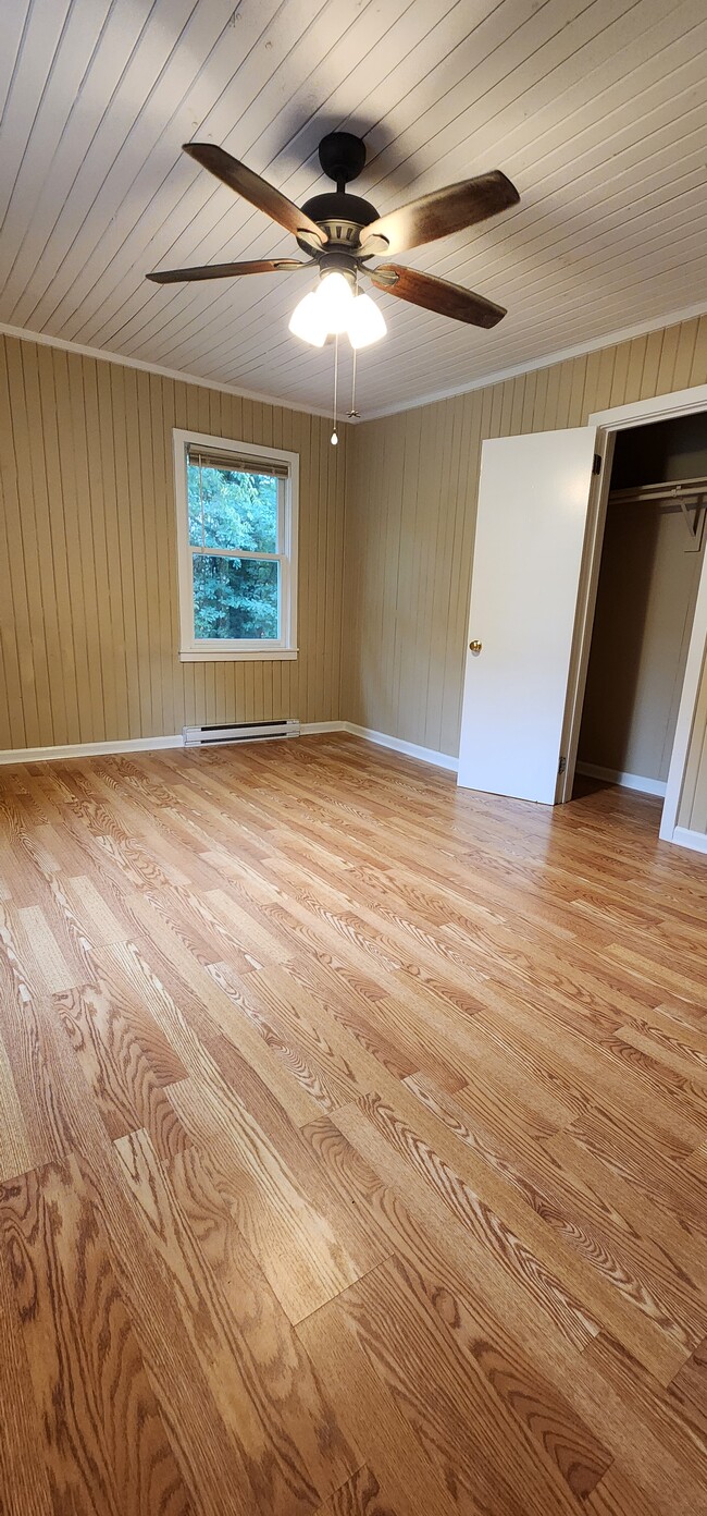 Dormitorio principal con ventilador de techo - 3795 Mason Dr