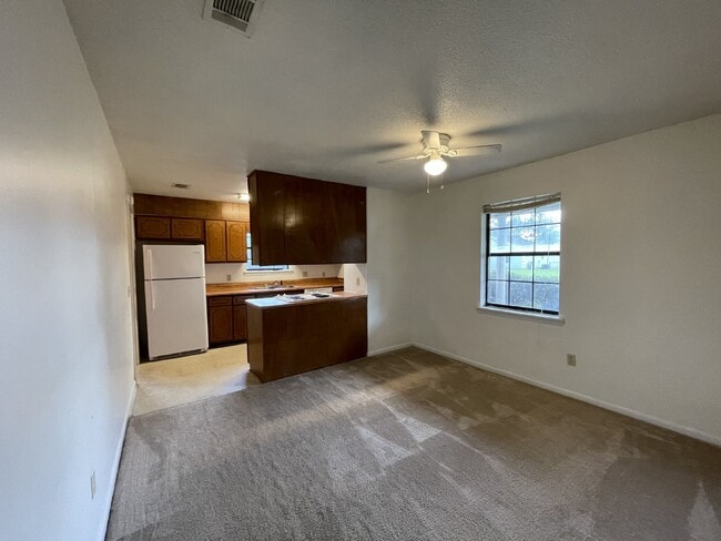 Foto del edificio - House For Rent