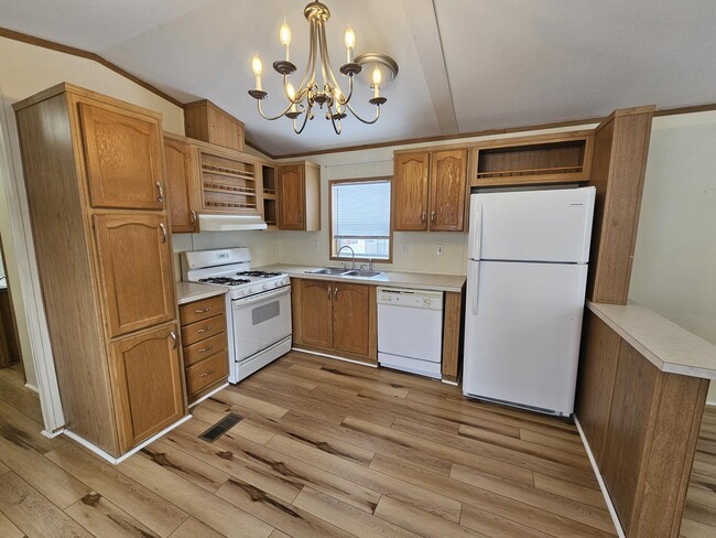 Building Photo - 32 Woodside Ln